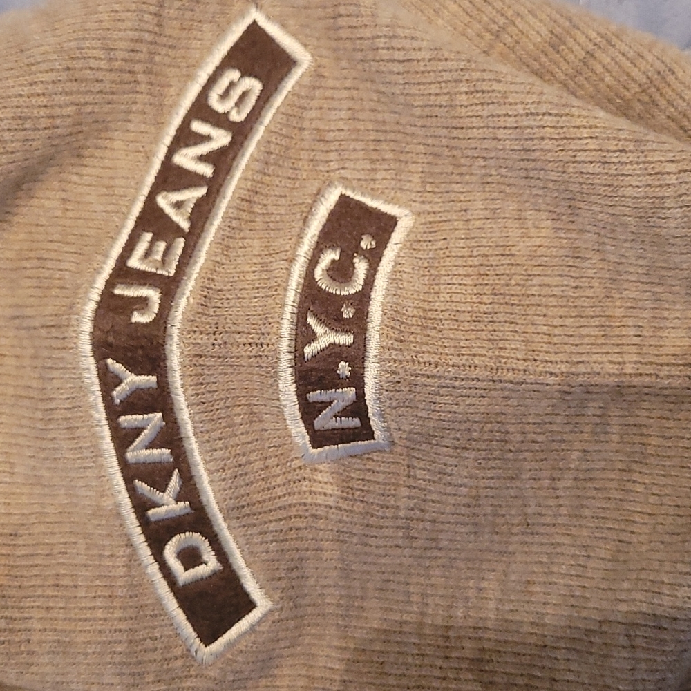 DKNY Men's sweater - Picture 2 of 3